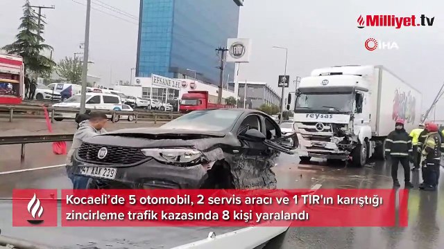 D-100’de 5 otomobil, 2 servis aracı ve 1 TIR birbirine girdi: 8 yaralı