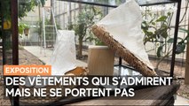 Une exposition pour des scuptures de vêtements en papier
