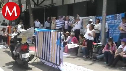 Afectados de crédito Fovissste protestan al exterior del Senado de la República