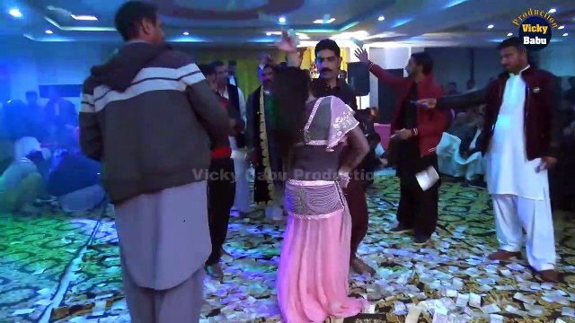 Madam Talash Jan new Dance Video _ Thori pi lai taan ki hoya _ gujar khan city show _ shemail dance ( 720 X 1280 )