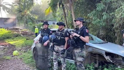 Mayotte: "Décasage" de bidonville en cours