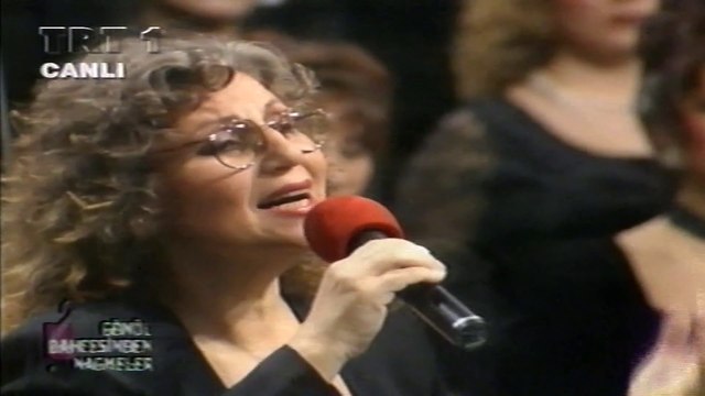 Mualla Şentop / Aylar geçiyor sen bana hala geleceksin