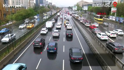 İstanbul'da yağmur etkisini gösterdi, trafik yoğunluğu oluştu