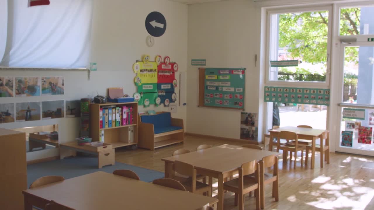 Scontro sui tagli, sindacati: "legge di Bilancio prevevde 500 scuole in meno in 8 anni"