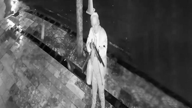 Gözü dönen kadın, husumetlisinin dükkanına pompalı tüfekle ateş açtı