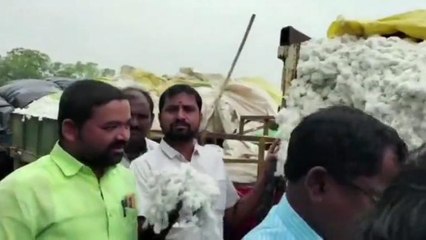 హుజురాబాద్: పత్తి ధరలు చూసి లబోదిబోమంటున్న రైతులు