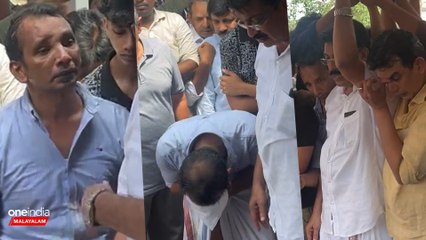 കബറിന് മുന്നിൽ നിന്ന് വിതുമ്പിക്കരയുന്ന മാമുക്കോയയുടെ മക്കൾ