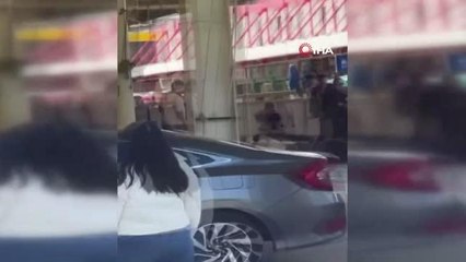 Gençlerin meydan muharebesi gibi kavgası kamerada