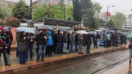 Tramvay arızalanınca yolda kalan vatandaşlardan Ekrem İmamoğlu'na tepki