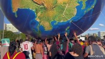 Migliaia di indigeni invadono le strade di Brasilia