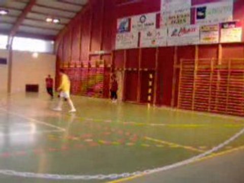 juju 11 ans aux tournois de foot salle senior