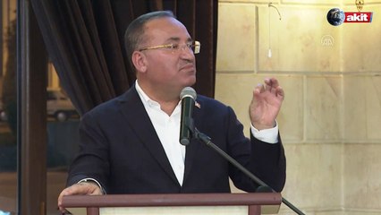 Ya şampanya patlatanlar ya da rabbine hamd edenler