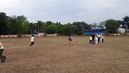 बारिश से भले ही मैदान गीला, पर खिलाडि़यों का उत्साह बरकरार