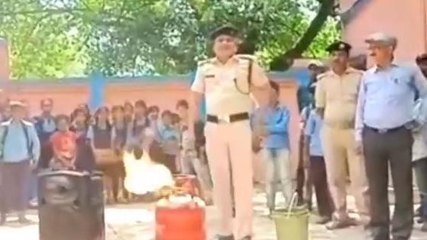 किशनगंज: आगलगी से बचाव को लेकर बच्चों को किया गया जागरूक, देखें बचाव का तरीका