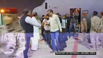 وصول طائرة تقل هنودا هربوا من السودان إلى جدة