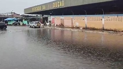Mercado da Produção alagado