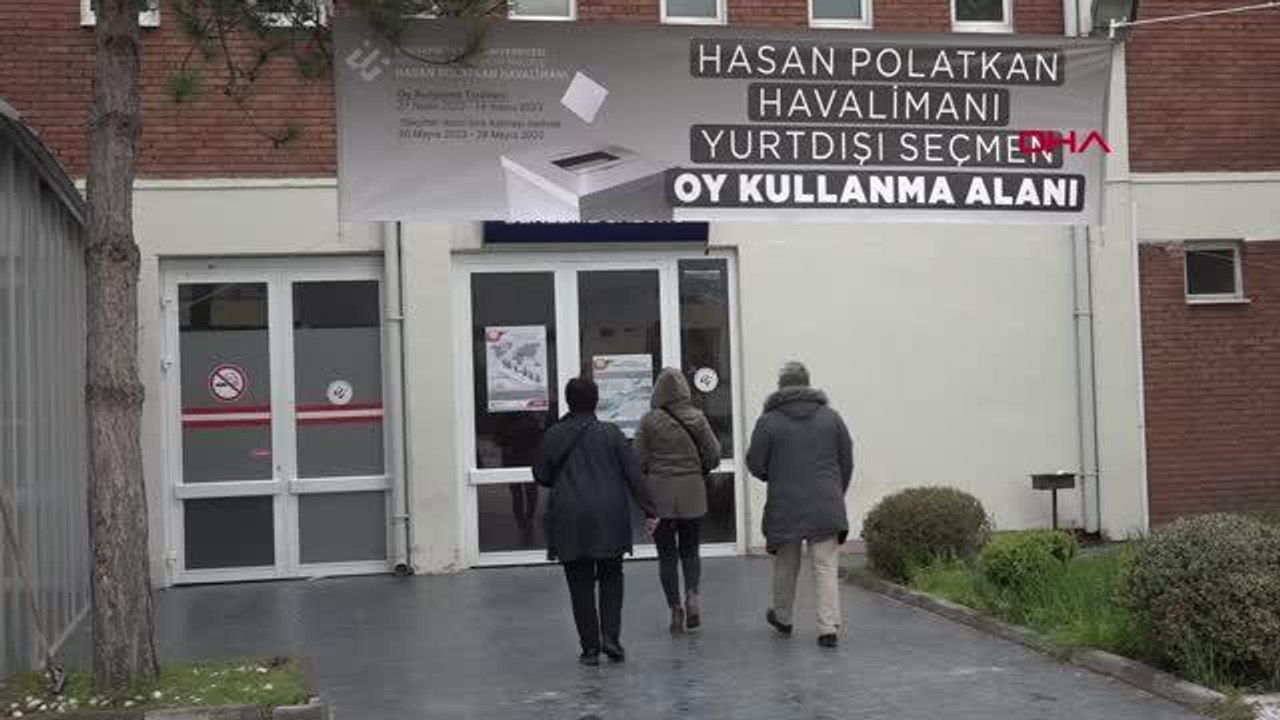 ESKİŞEHİR HASAN POLATKAN HAVAALANI'NDA OY VERME...