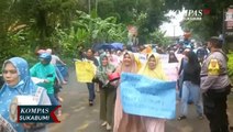 Protes Jalan Rusak Warga Demo Sambil Tabuh Panci
