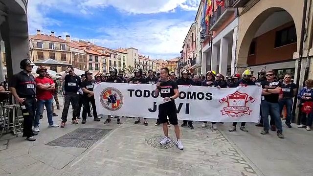 Bomberos de distintas regiones apoyan la concentración contra el expediente de un compañero arandino