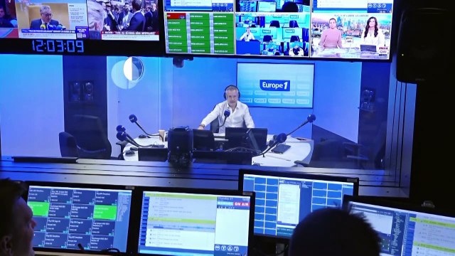 Alors qu'il était attendu dans le Doubs, Emmanuel Macron fait une halte surprise sur un marché à Dole