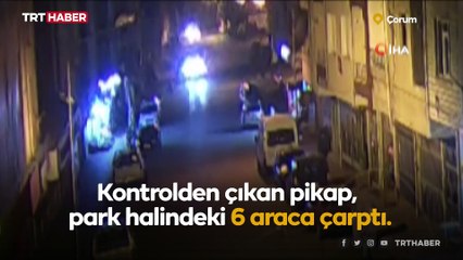 Kontrolden çıkan pikap park halindeki 6 araca çarptı
