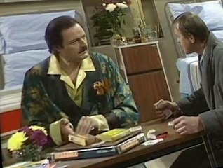 Only When I Laugh S02 E06