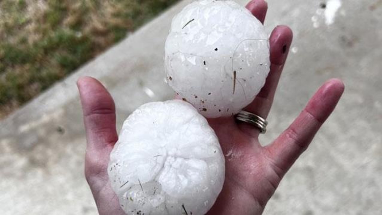 Beyzbol topu büyüklüğünde dolu, ABD'de hayatı felç etti! Araçlar ve evler hasar gördü