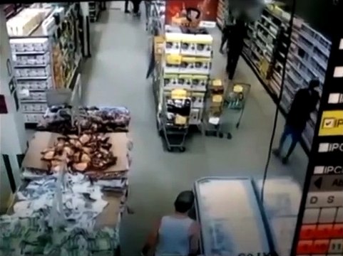 Moradores de rua são detidos por assaltar supermercados para comprar crack
