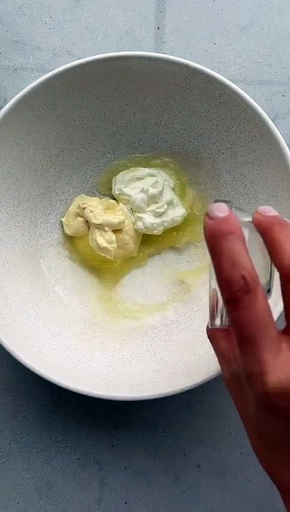 This creamy tuna pasta salad is the ultimate salad for the summer – perfect for picnics, potlucks, meal prepping and lunchboxes!