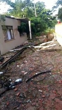 Casa fica destruída após ser atingida por BMW em Blumenau