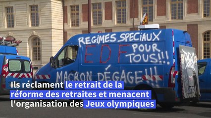 "Pas de retraite, pas de JO": le secteur de l'énergie manifeste à Versailles