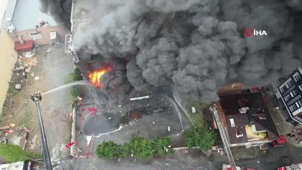 Küçükçekmece'de Akit Medya grubunun içerisinde bulunduğu 11 katlı binadaki yangın devam ediyor