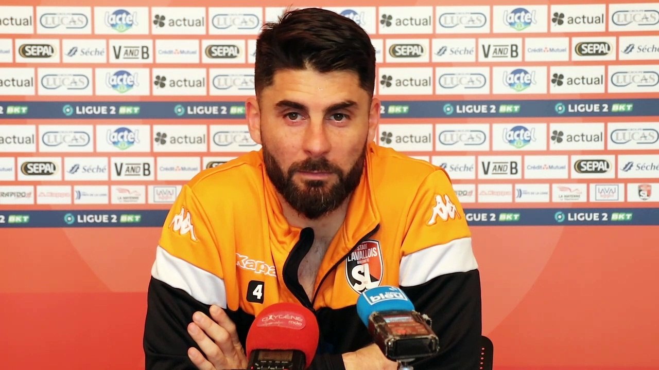 Le capitaine Tango en conférence de presse