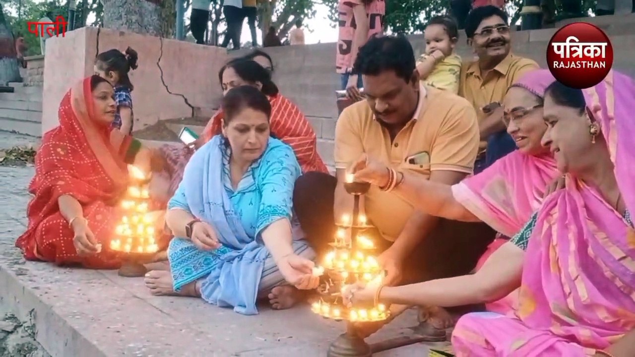 VIDEO : ओम जय जगदीश हरे... के स्वर के साथ 52 दीपकों की हुई आरती, उमड़े शहरवासी