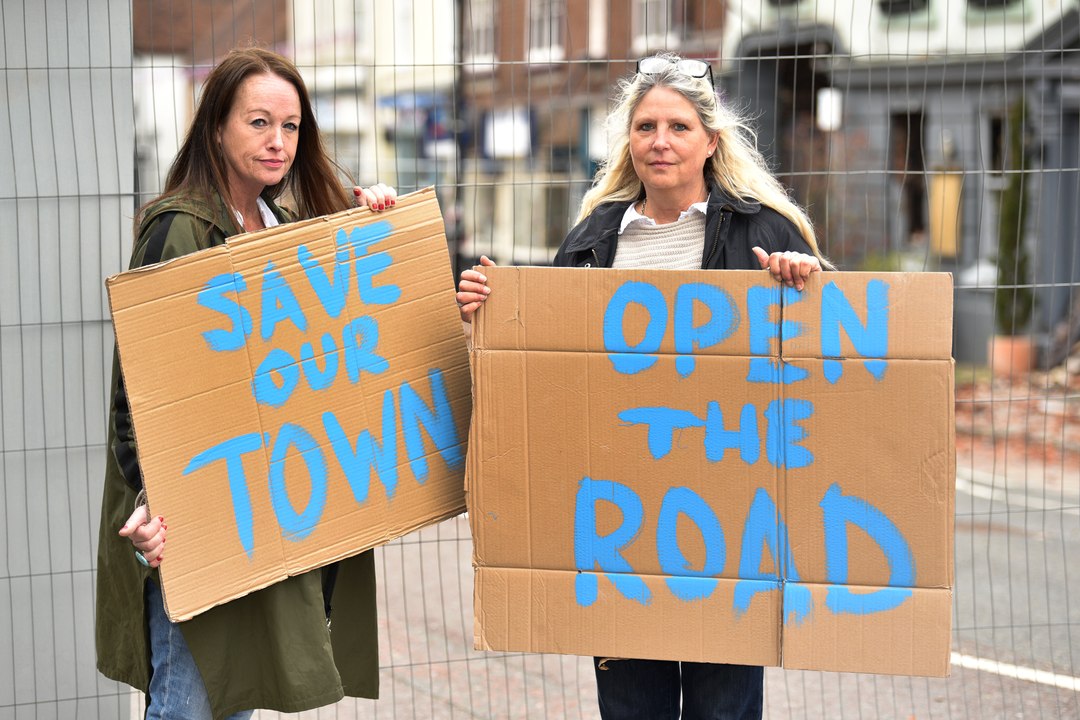 Midhurst protest over six week pause
