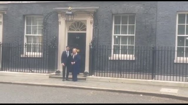 Meloni a Londra da Sunak, Stand up to racism protesta a Downing Street