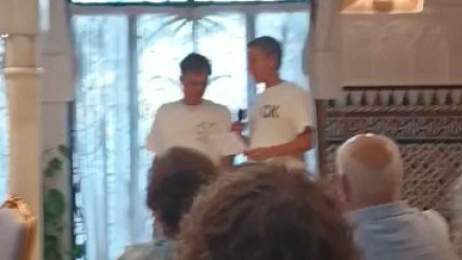 "Siempre te vamos a querer, nuestra maestra gitana": la sorpresa de dos antiguos alumnos de Lola en la presentación.