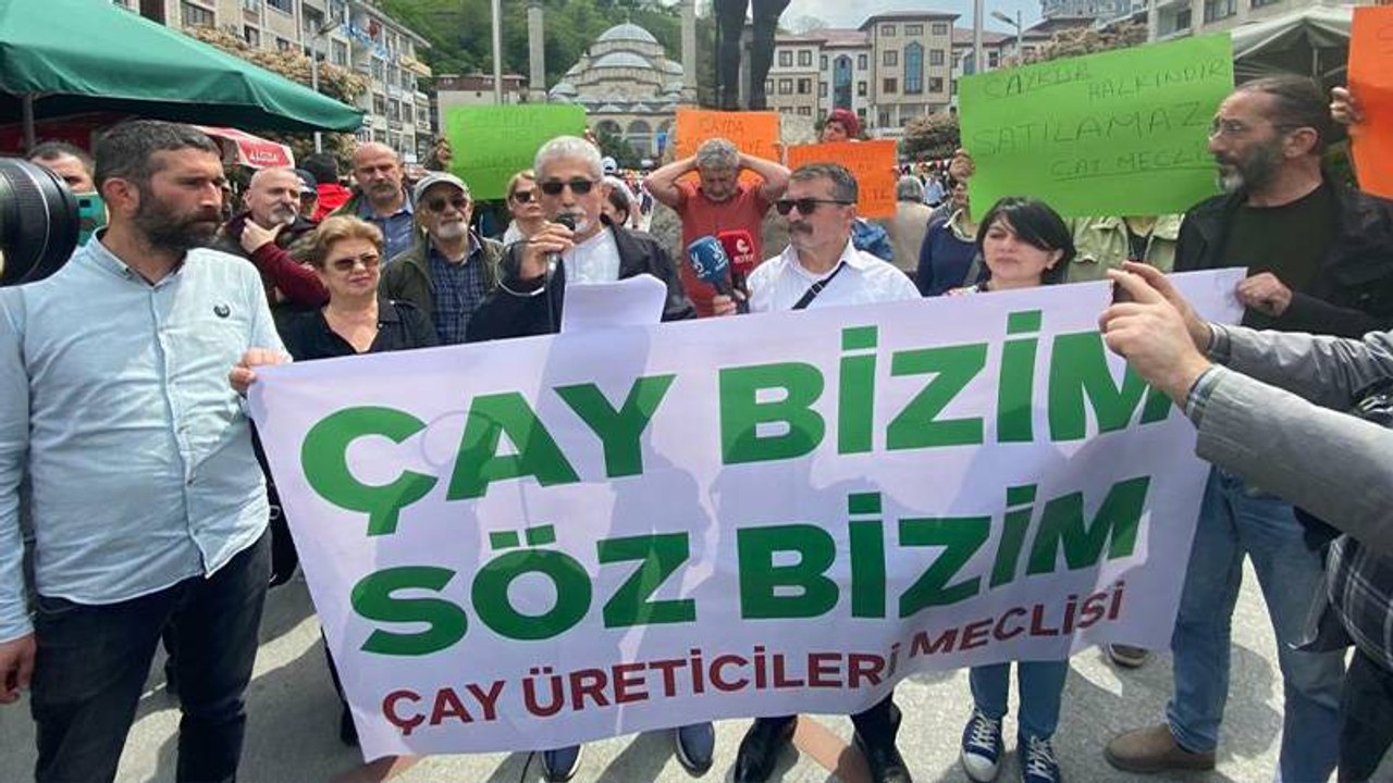 Rize'de çay üreticileri, yaş çay taban fiyatı için eylem yaptı