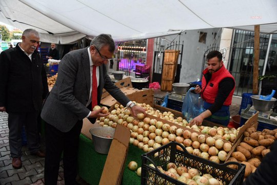 Engin Altay pazarcı esnafı ile bir araya geldi