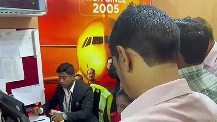 देखें वीडियो: एयरलाइन्स की मनमानी हवाई यात्रियों के लिए मुसीबत