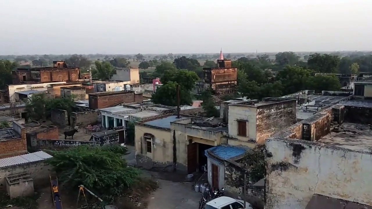अलावड़ा. बाजार स्थित प्राचीन हवेली।