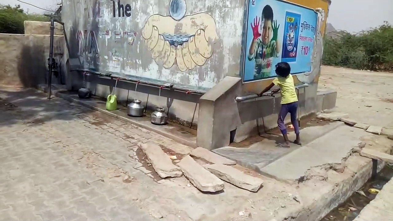 यहां हर घर तक नल तो पहुंच गए पर पानी नहीं