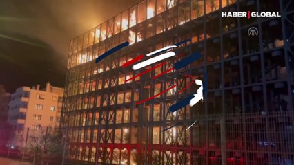 İzmir'in tüm noktalarından görünen yangın! Dev sitede can pazarı