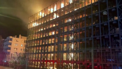 İzmir Folkart'ta korkutan yangın... Patlama sesleri geldi