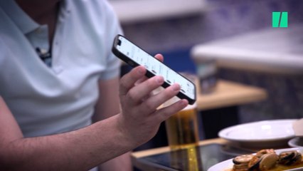 Francisco Nicolás enseña cómo desbloquea su móvil y tiene MUCHA tela