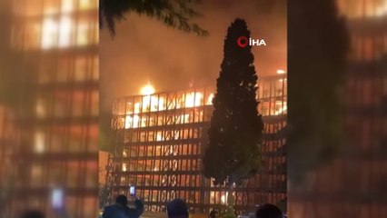 İzmir'de Folkart Sitesi’nde yangın: Bazı vatandaşlar yangından kurtarmak için balkondan atladı