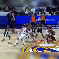 Yabusele tira por los suelos a Exum, exjugador del Barça / REDES