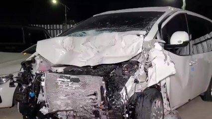 초등 배드민턴 선수단 태운 승합차와 트럭 충돌...8명 사상 / YTN