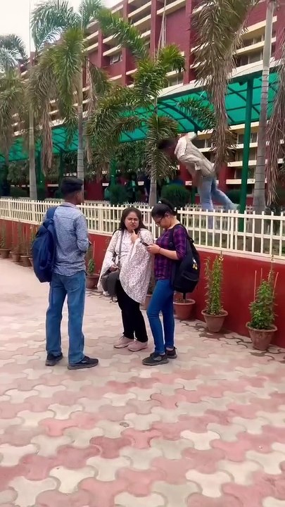 Girls_reaction_#shorts_#reaction(720p)