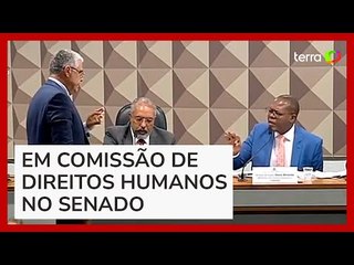 Senador tenta entregar réplica de feto a ministro Silvio Almeida: "Exploração inaceitável"